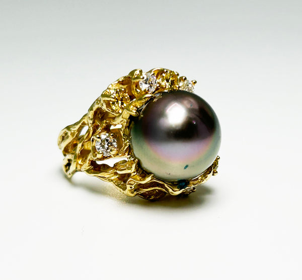 TOH - Ring 18 KT yellow gold with black Tahitian pearl and 5 diamonds